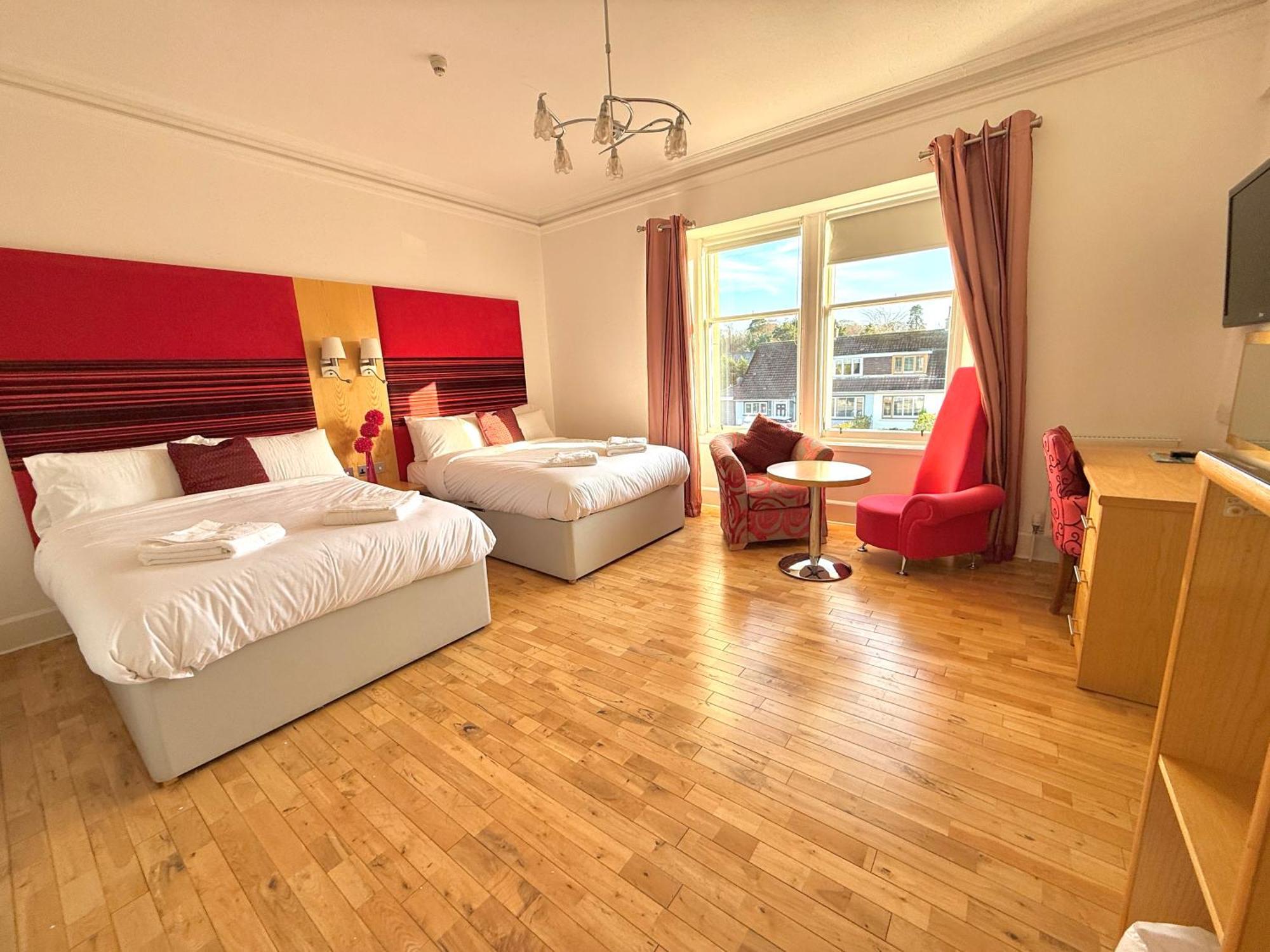 Отель The Clubhouse Нэрн Экстерьер фото